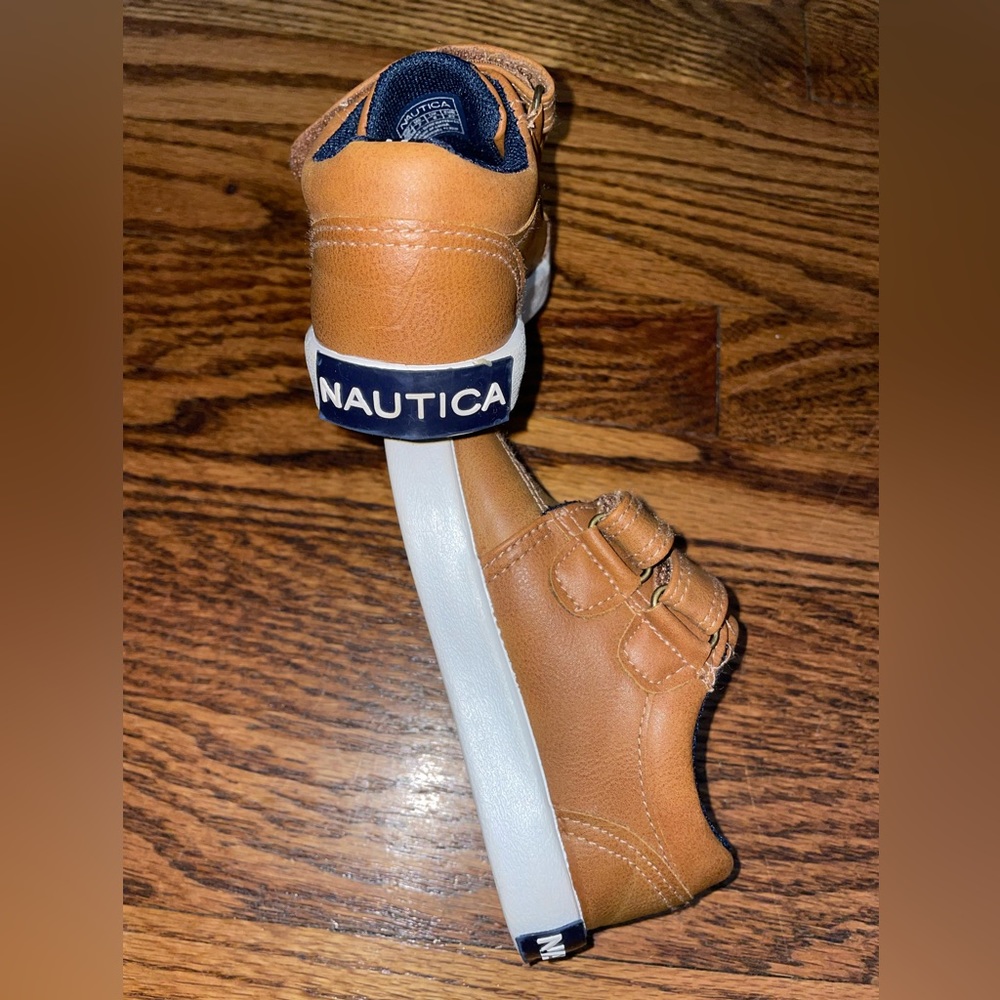 Used baby shoes size 7. In excellent condition. Smoke and pet free home.